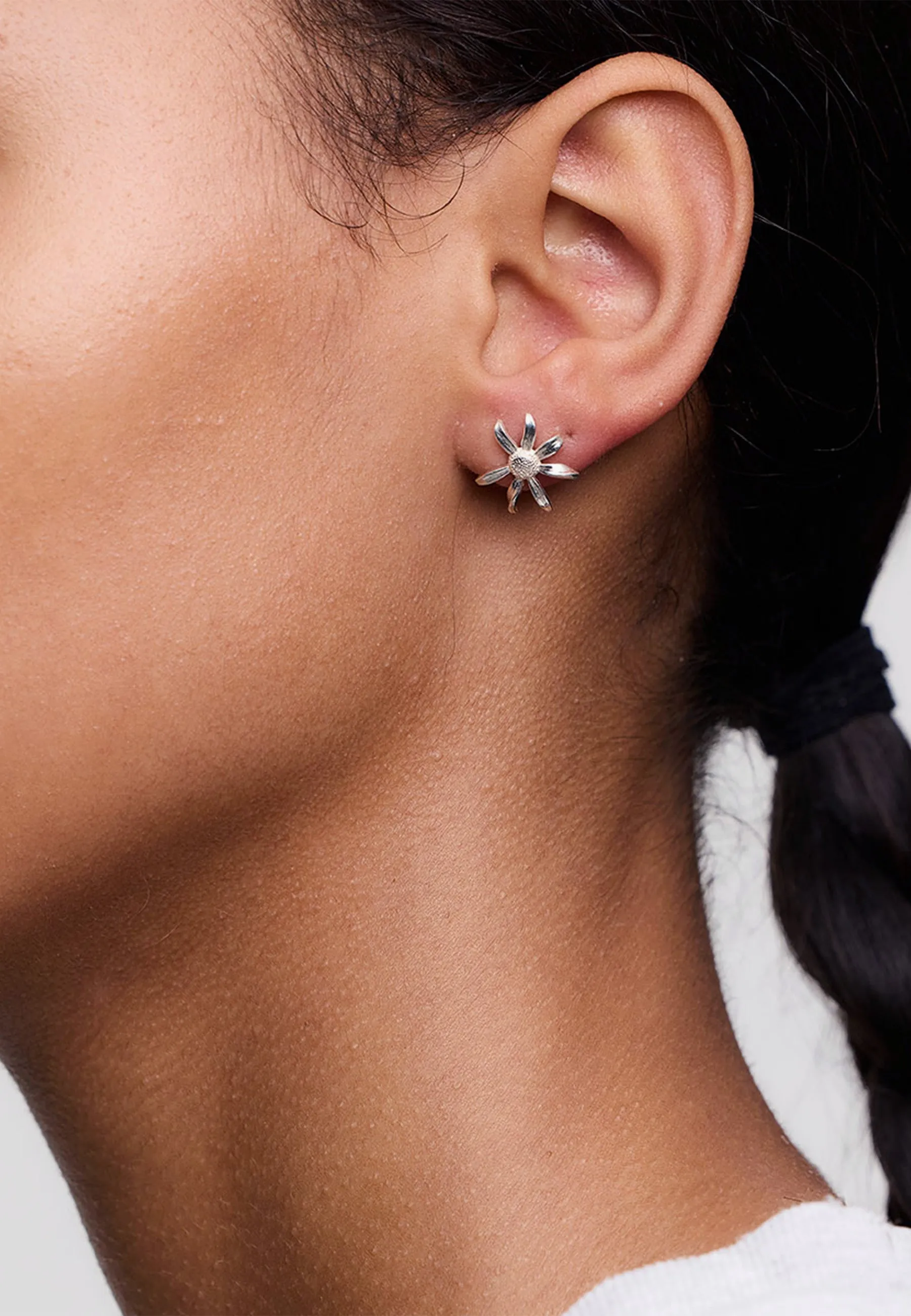 Daisy Stud Earrings - Gold Plated