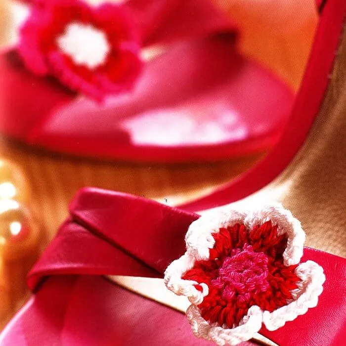 Twenty to Make Knitted Flowers
