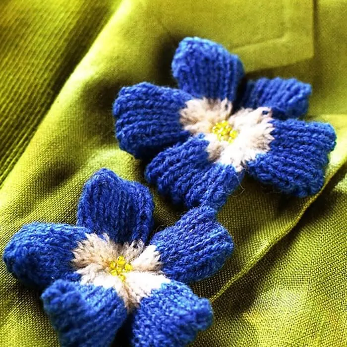 Twenty to Make Knitted Flowers